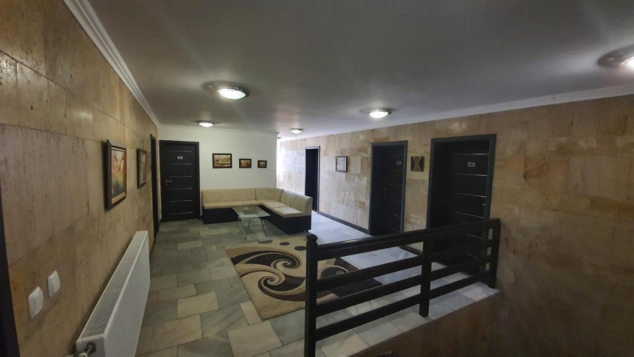 Семеен Хотел-Ресторант Етно Чакала Hotel Sevlievo Exterior foto